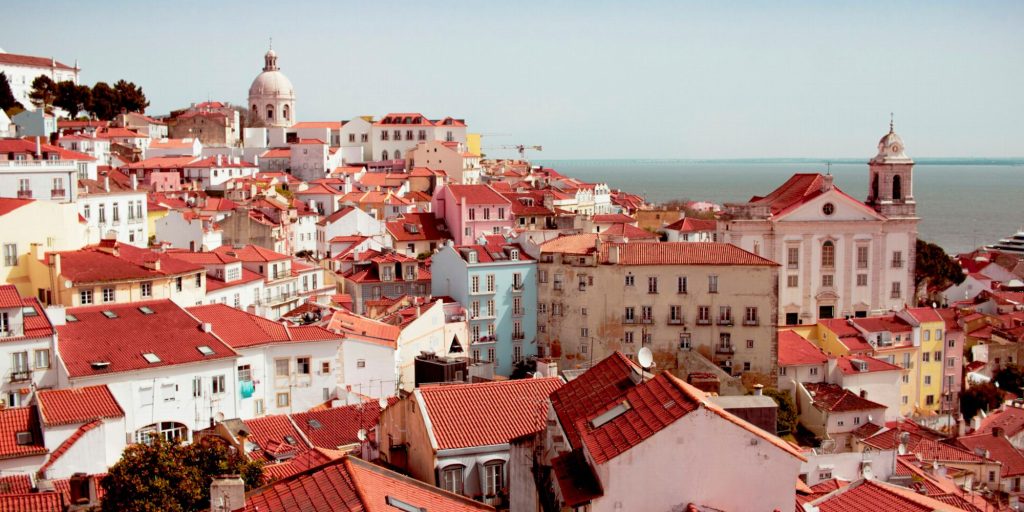 Alfama rooftops · João Reguengos