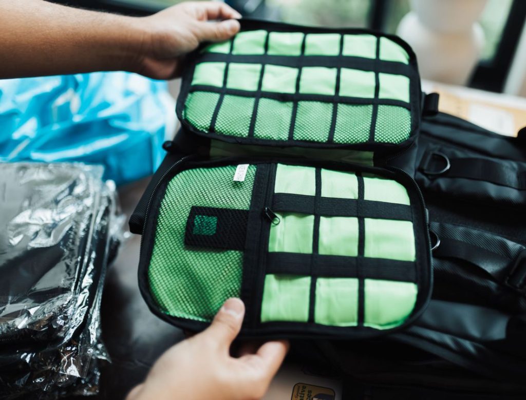 Unpacking · Matheus Bertelli